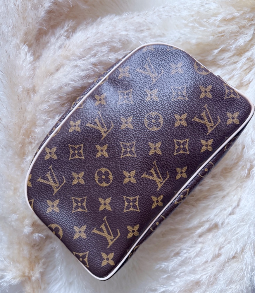 Louis Vuitton Monogram Toiletry 25