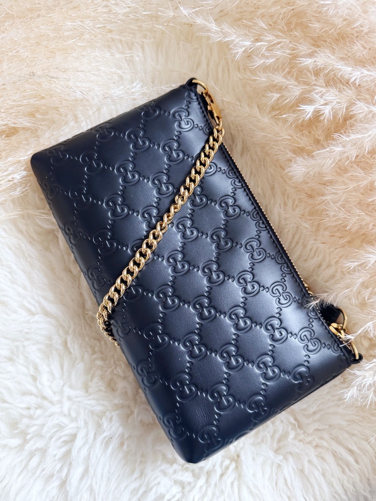 Gucci GG embossed Wallet On Chain