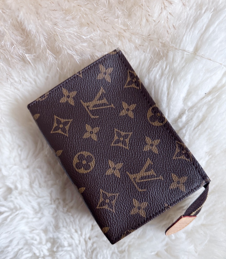 Louis Vuitton Monogram Toiletry 15