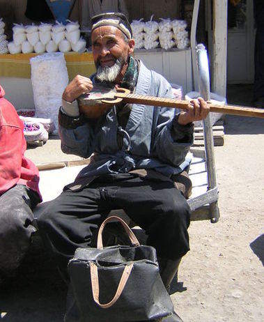 Tajik minstrel