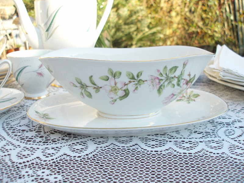Vintage Krautheim Selb Bavaria Sauceboat with attached underplate