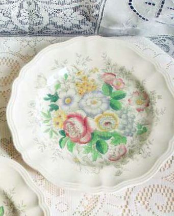 Vintage Royal Doulton 1940's Dinner Plate - Malvern Pattern