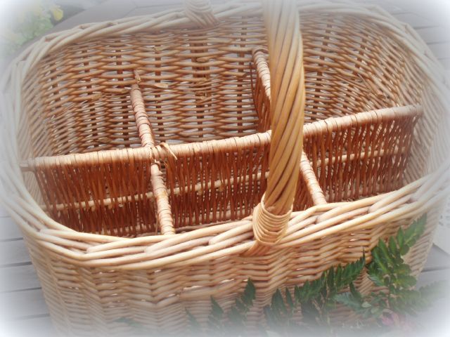 Vintage Country Cottage Wicker Wine Basket