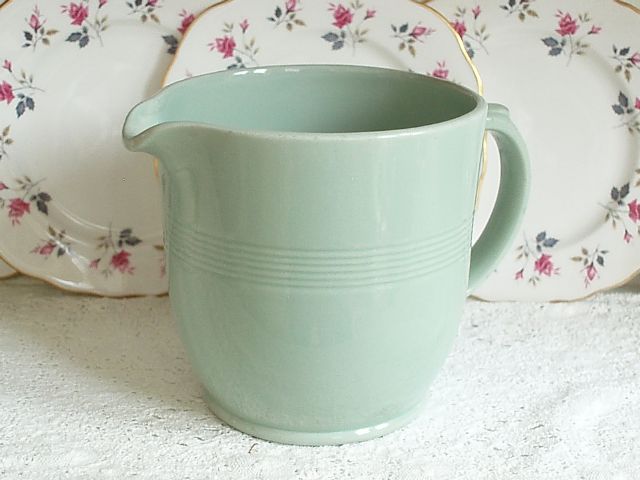 Vintage Woods Ware Beryl 1.5 pint Custard Jug