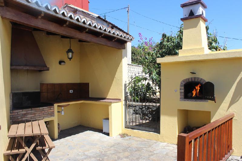 House to Rent with BBQ and bodega la palma
