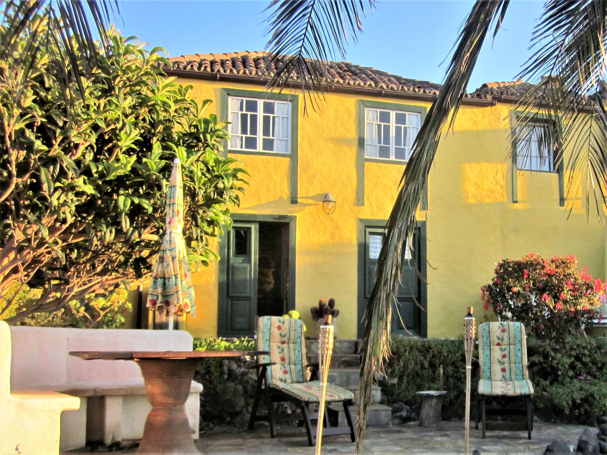 La Casita rural house with sea view, garden, patio near GR130 Camino Real and bus stop