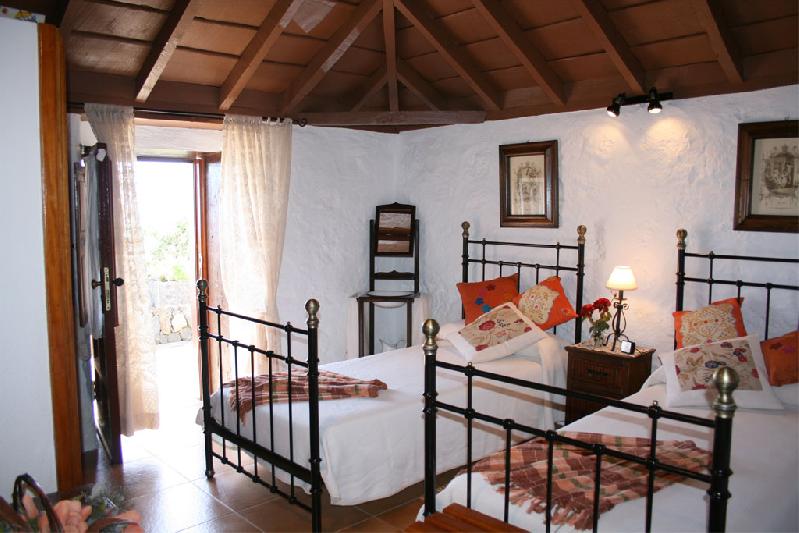 self-catering holiday cottage in country Casa Sara bedroom