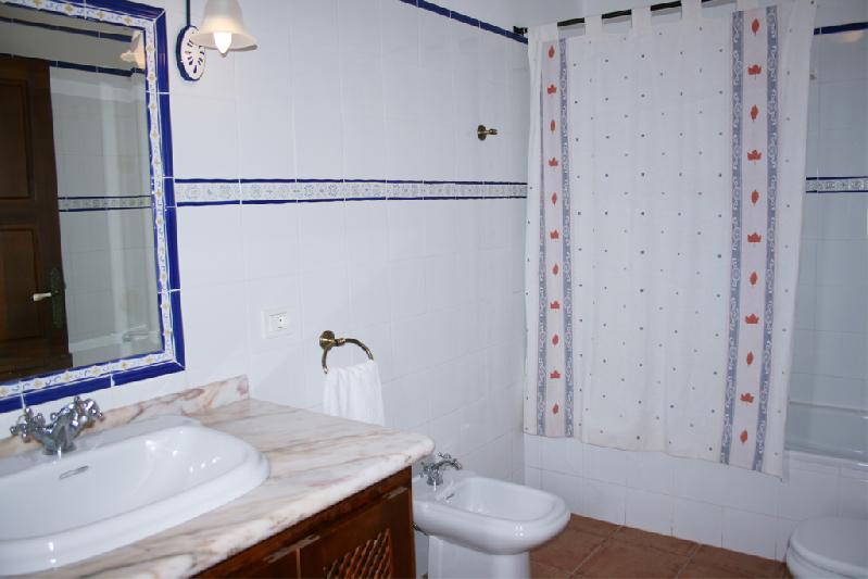 Casa Las Embelgas bathroom