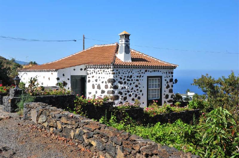 corral de payo casita blanca exterior