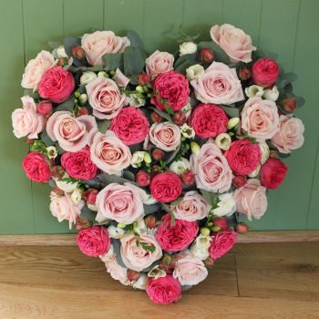 Mixed Pink Rose Closed Heart
