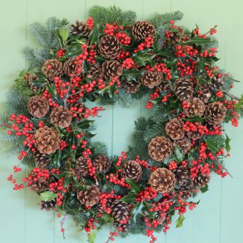 1O. Classic Winter Berry Wreath