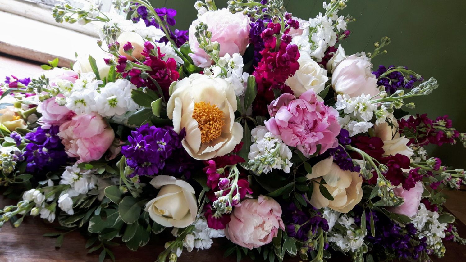 Flowercraft, send funeral flowers to East Grinstead RH19
