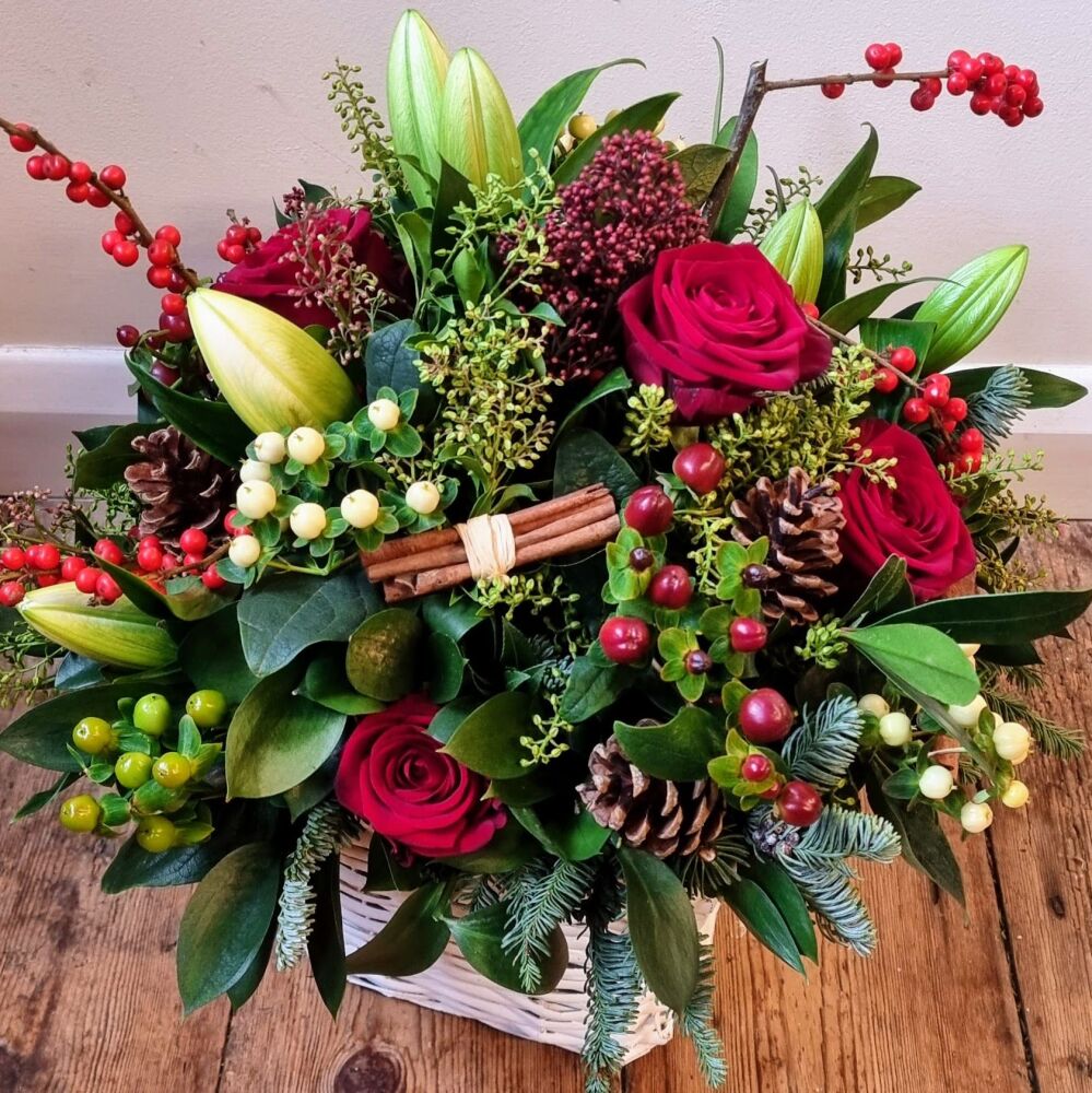 1w. Classic Christmas Basket