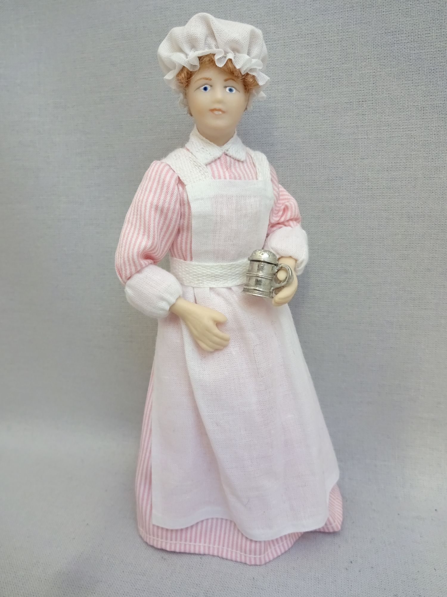 1:12 Puppenhaus Miniatur Porzellan Puppe Modell Old Servant Man Butler R5S4 