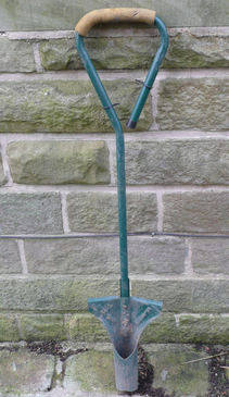 Long handled bulb planter