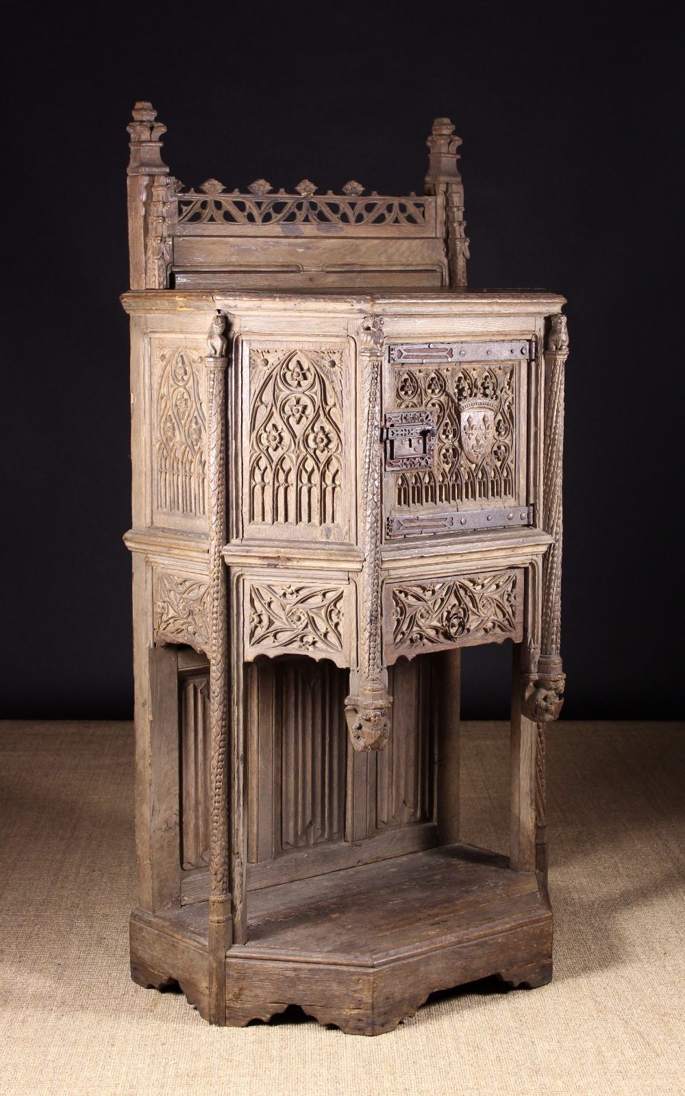 gothic dressoir