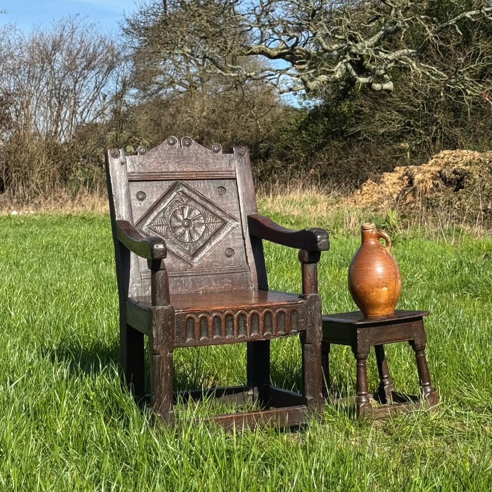 A Gnarly 17th Century Welsh Oak Wainscot Chair. Monmouthshire Bullseye Design SOLD&eth;&acute;
