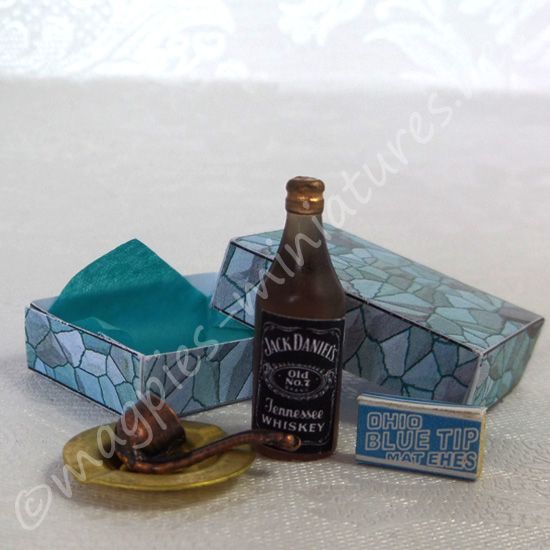 Boxed Gift Set - Whiskey and Smoking set