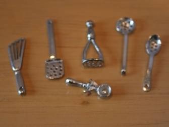 6 Pack of Kitchen Utensils - 1:24 24th Scale