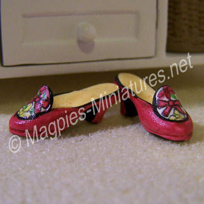 Pair of ladies shoes - pink/red