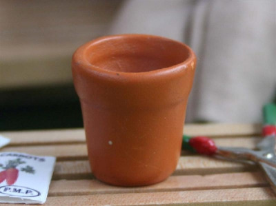 Medium Flower Pot - Terracotta