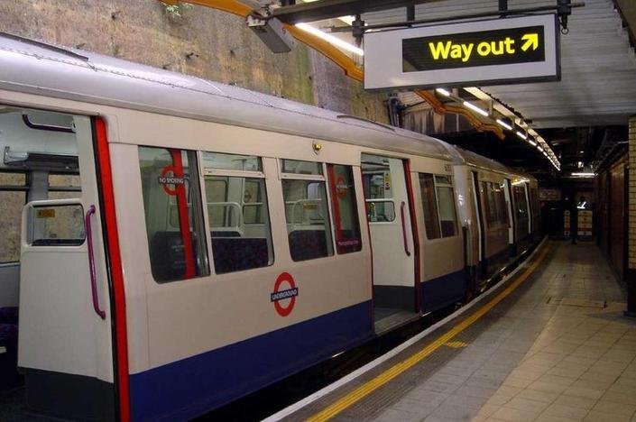 pushed-out-of-london-tube