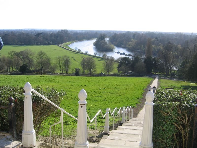 River_Thames_from_Richmond_Hill_down_path