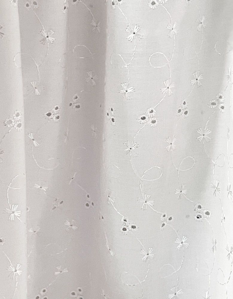 Broderie-Anglaise-Fabric