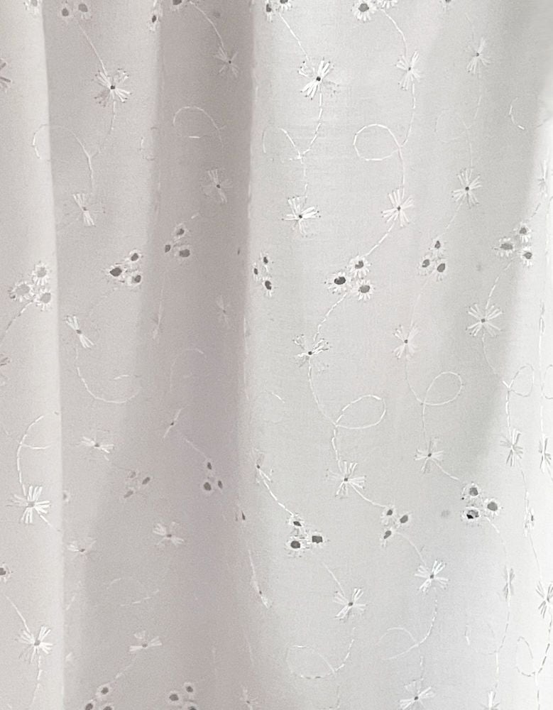 Broderie-Anglaise-Fabric