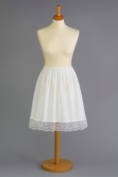 <!-- 0118 -->Simple White Cotton Lawn Half Slip