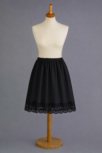 <!-- 0119 -->Simple Black Cotton Lawn Half Slip with Lace Edge