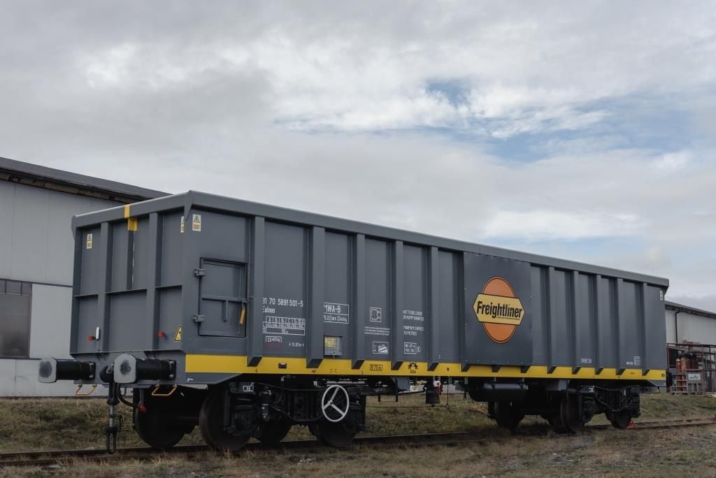 Repainted and rebranded Freightliner aggregate wagon