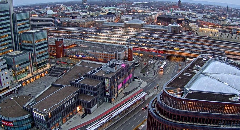Clickable image taking you to the Hanover Hauptbahnhof webcam