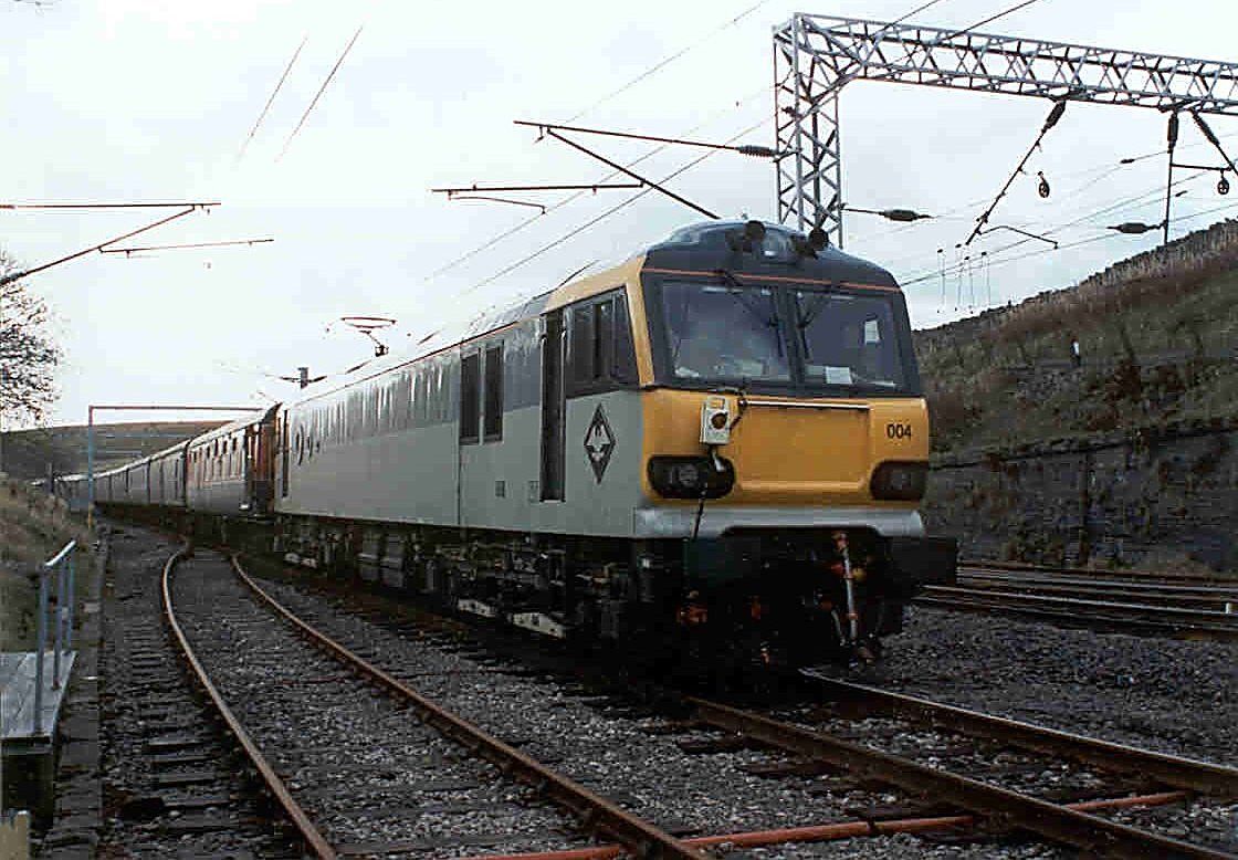 Image showing 92004 at the rear of a test train at Shap Summit