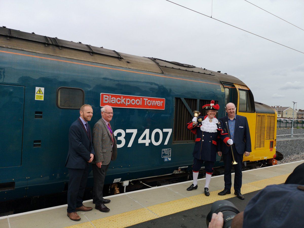 Image showing the newly re-named DRS locomotive 37407