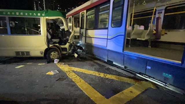 Minibus and Light Rail Collide in Tuen Mun, Injuring 12