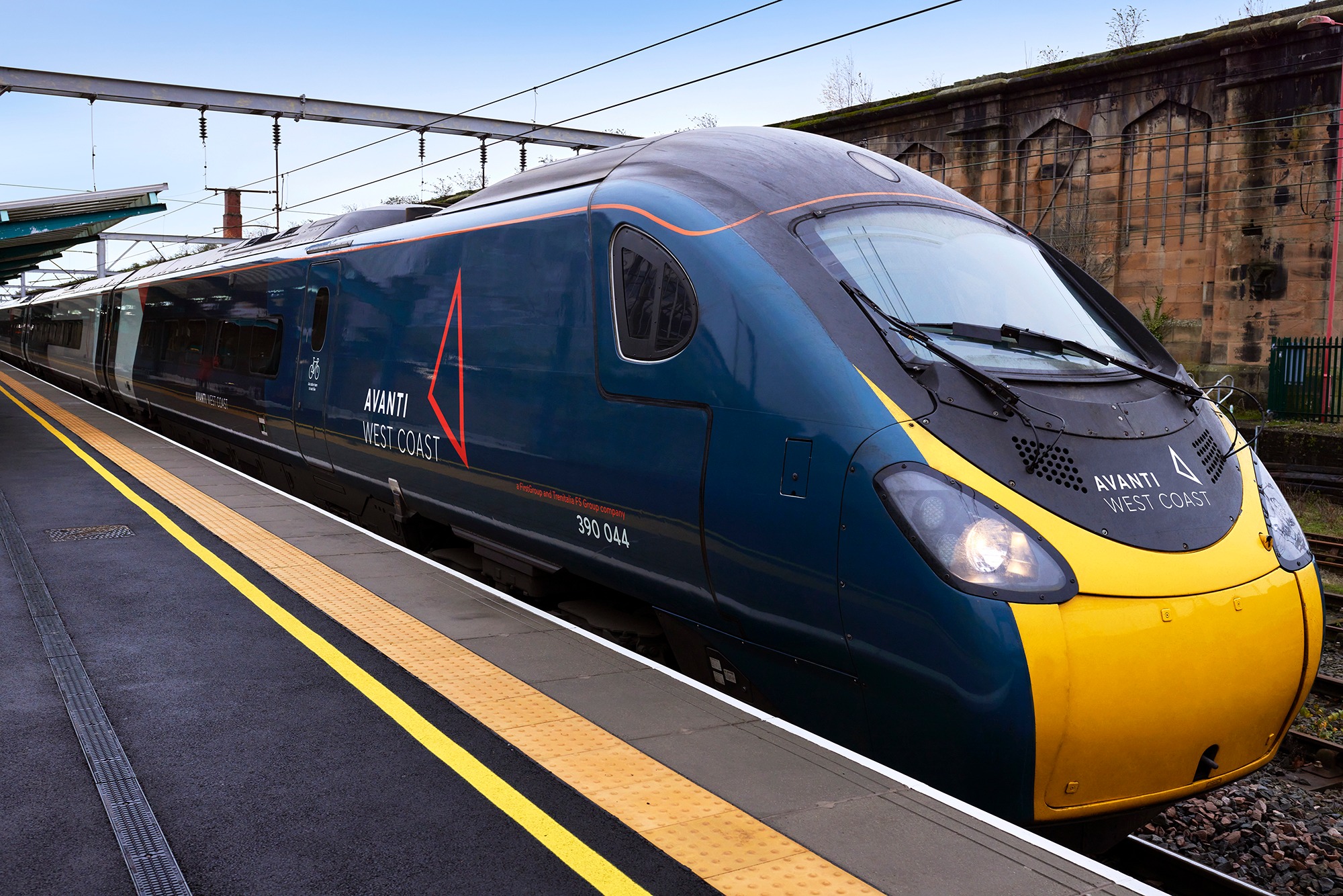 Train Derails near Shap on the West Coast Main Line