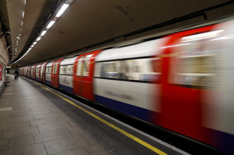 RMT agrees three-year Tube pay deal, averting further strikes and securing Boxing Day bonus