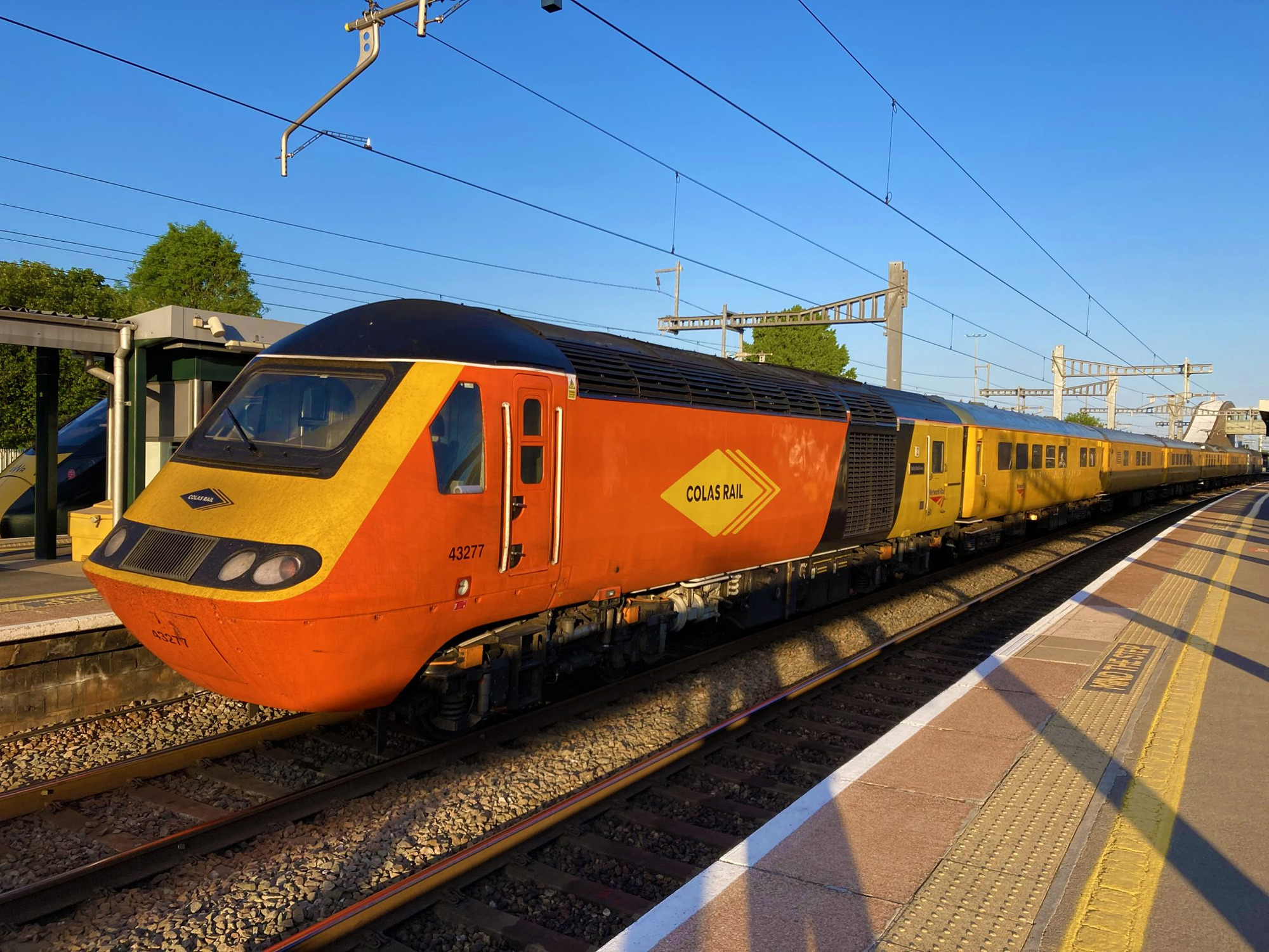 Colas Rail Wins Contract to Operate and Maintain Network Railâ€™s NMT Fleet
