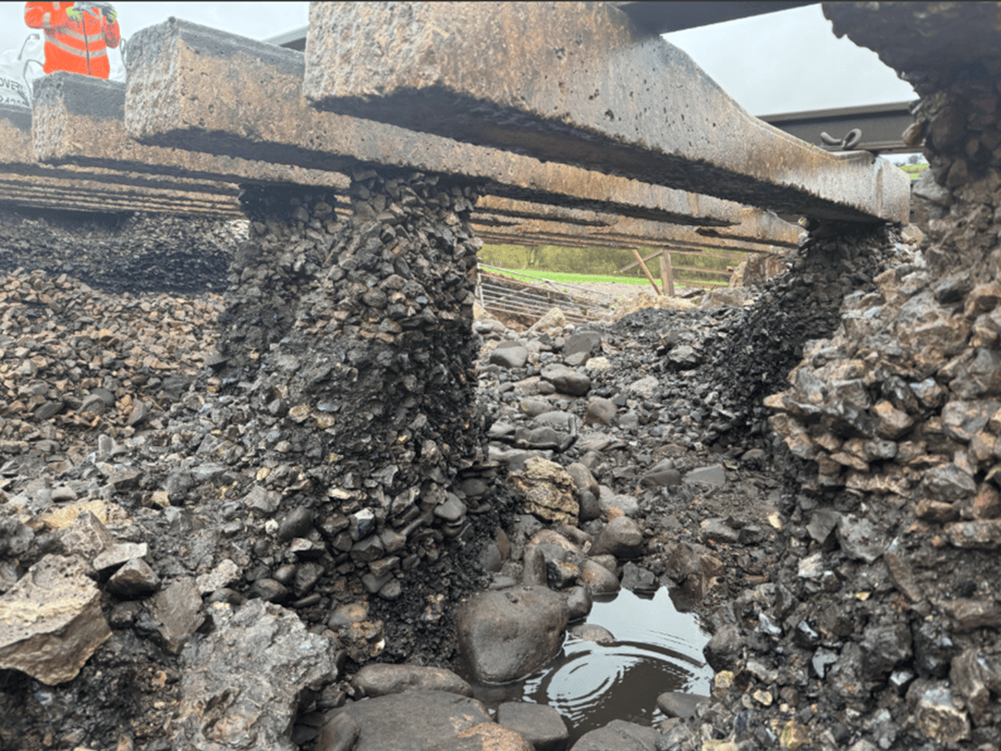 Engineers race to rebuild Herefordâ€“Newport line after River Monnow washout