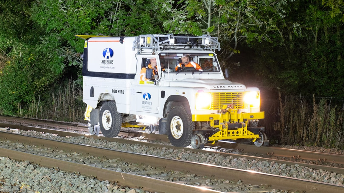 Network Rail Uses â€˜Flon Roverâ€™ Land Rover to Keep Tracks Leaf-Free This Autumn