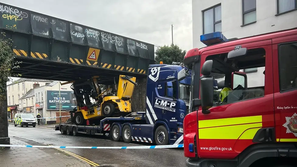 Honeybourne Railway Bridge Blocked After Lorry Carrying Forklift Gets Stuck