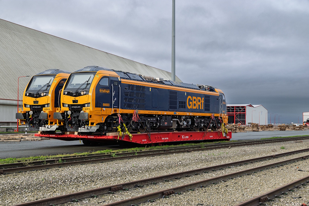 GB Railfreight 99003 and 99004 Locomotives Arrive at Bristol Port for Testing