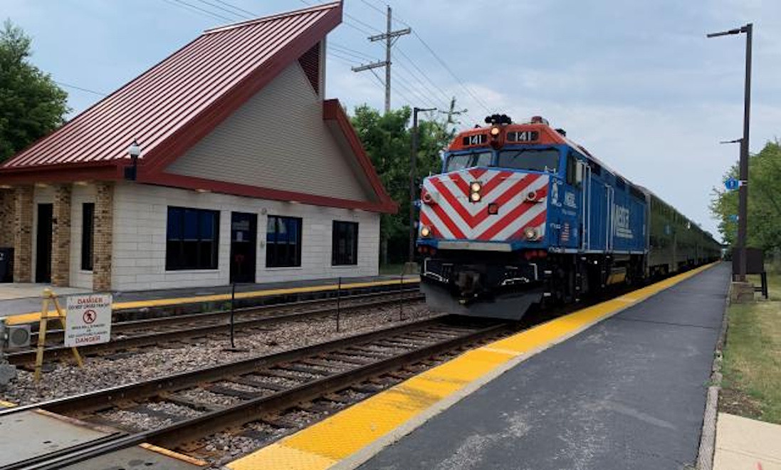 Metra Offers Family Fares, Holiday Passes, and Free New Year&acirc;s Eve Rides