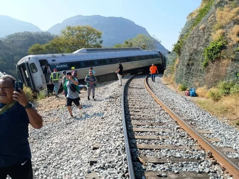 At least 13 killed as passenger train derails in southern Mexico