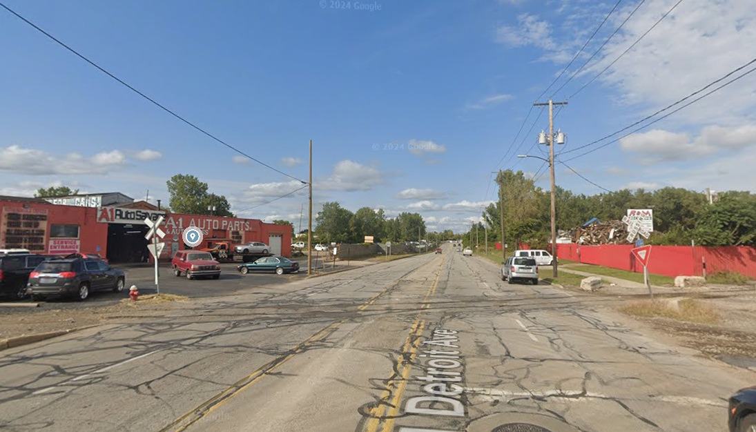 Driver killed after car struck and dragged by train in Toledo, Ohio