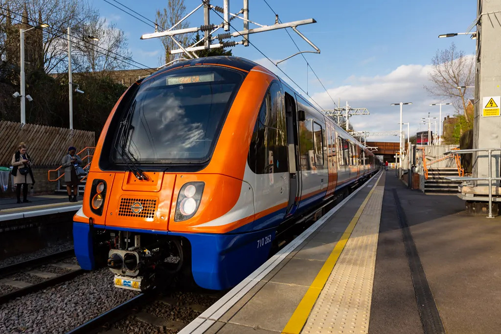 Signalling failure shuts part of Mildmay line, causing day-long disruption