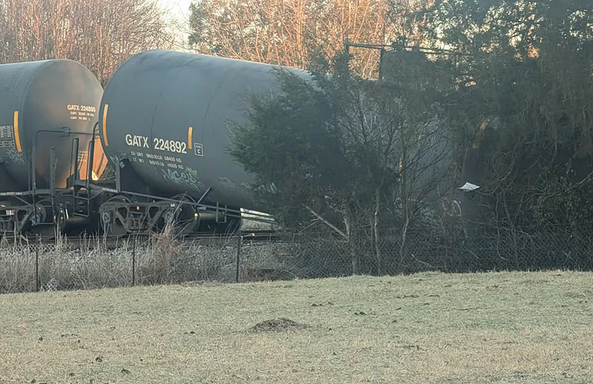 Homes evacuated after early-morning train derailment in Bedford County