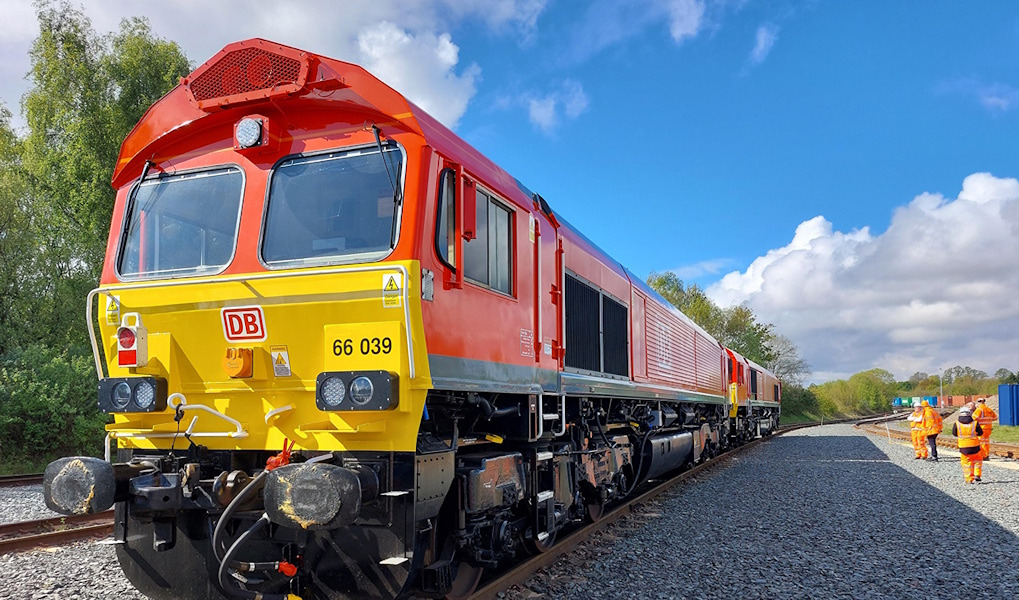 DB Cargo UK Secures Seven-Year Deal to Move Jaguar Land Rover Vehicles