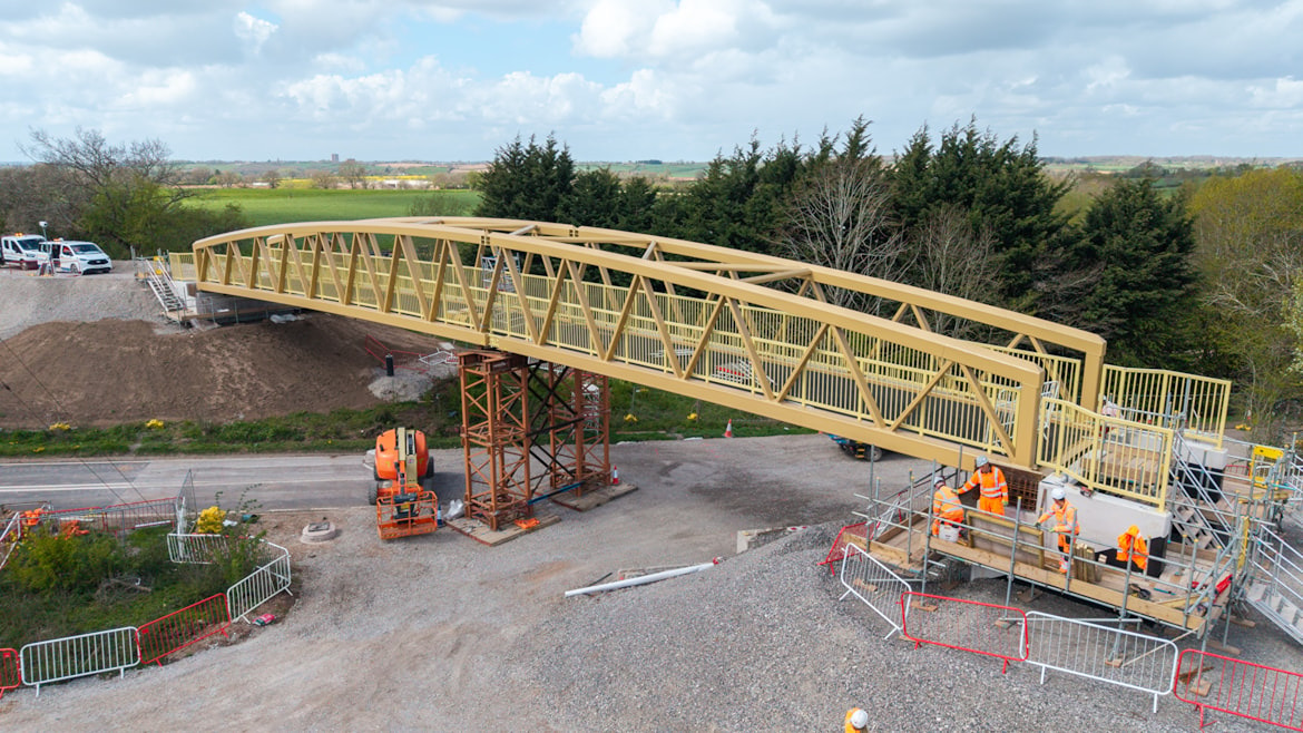 Fosse Way closure as HS2 engineers move to install key Warwickshire cycle bridge